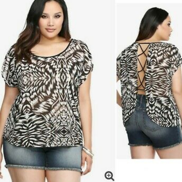 ♠️SOLD♠️Torrid's AbstractCriss-cross Open Back Top - Picture 4 of 11